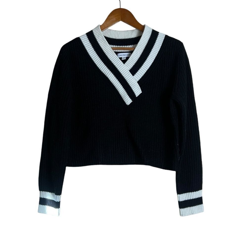 Calvin Klein jeans Black and White‎ V-Neck Women's Sweater